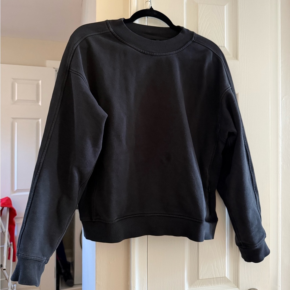 Lululemon size 8 crewneck